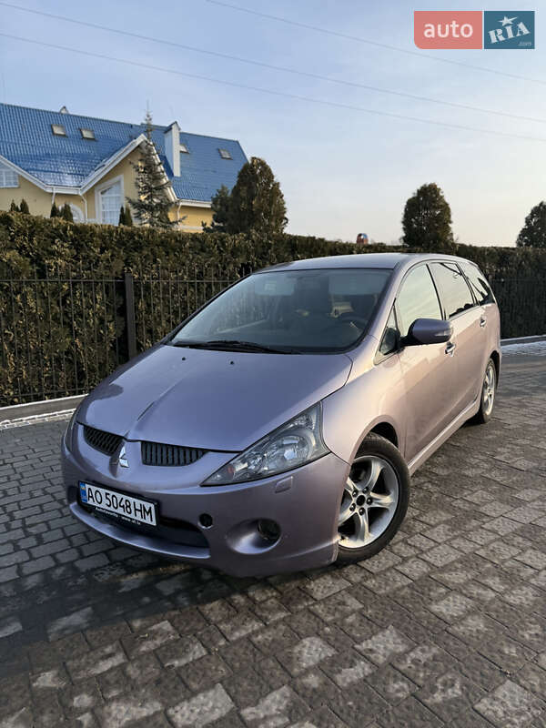 Mitsubishi Grandis 2004