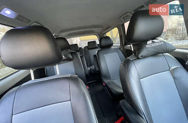 Минивэн Mitsubishi Grandis 2006 в 