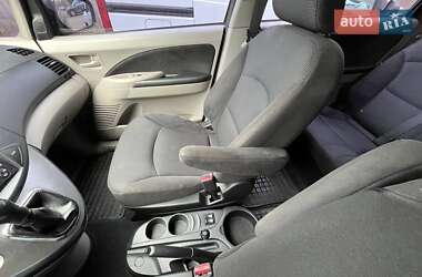 Минивэн Mitsubishi Grandis 2005 в 