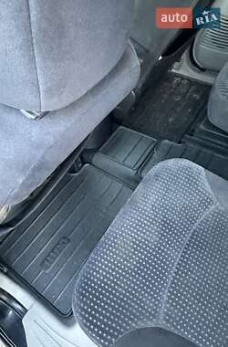 Мінівен Mitsubishi Grandis 2005 в 