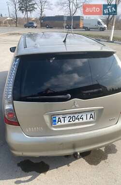 Минивэн Mitsubishi Grandis 2006 в 