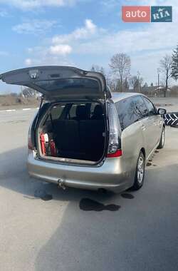 Минивэн Mitsubishi Grandis 2006 в 