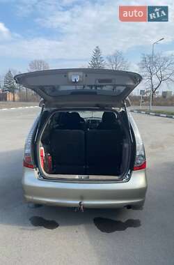 Минивэн Mitsubishi Grandis 2006 в 