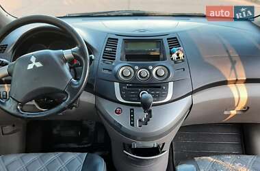 Мінівен Mitsubishi Grandis 2009 в 