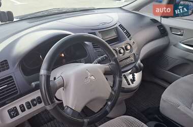 Мінівен Mitsubishi Grandis 2004 в 