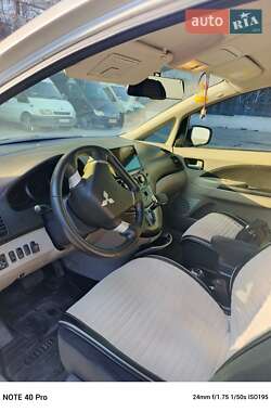 Мінівен Mitsubishi Grandis 2008 в 