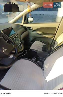 Мінівен Mitsubishi Grandis 2008 в 