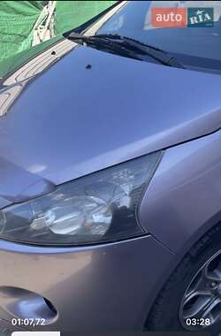 Минивэн Mitsubishi Grandis 2004 в 