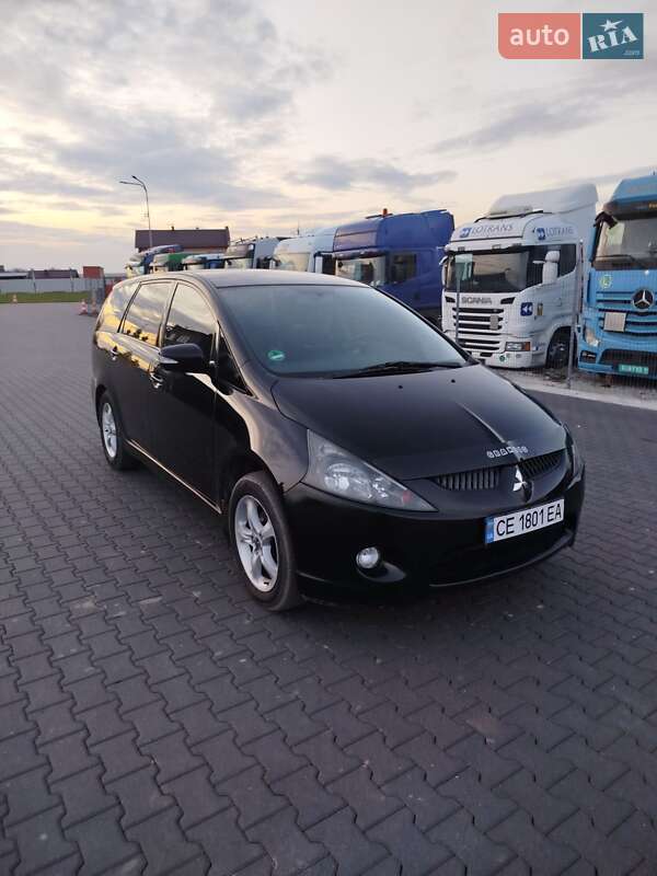 Минивэн Mitsubishi Grandis 2004 в 