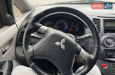 Минивэн Mitsubishi Grandis 2006 в 