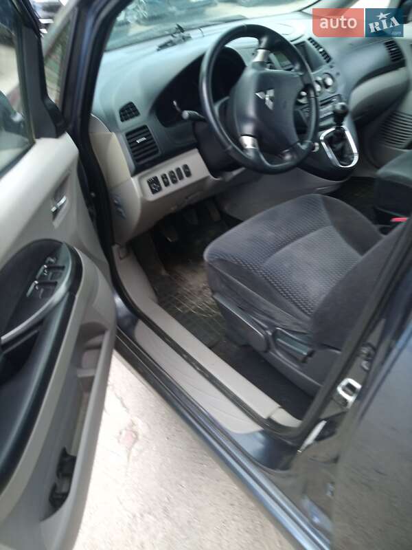 Мінівен Mitsubishi Grandis 2006 в Києві фото 15 Мінівен Mitsubishi Grandis 2006 в Києві