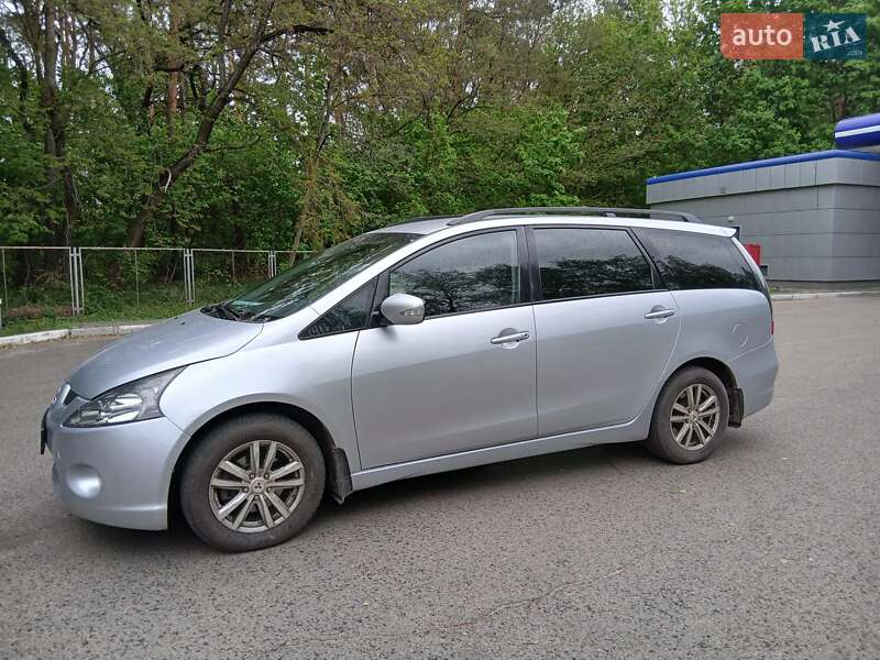 Mitsubishi Grandis 2005