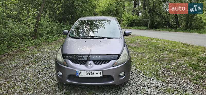 Минивэн Mitsubishi Grandis 2005 в 