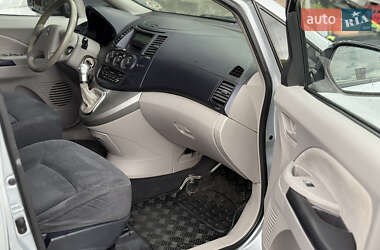 Мінівен Mitsubishi Grandis 2004 в 