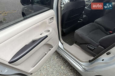 Мінівен Mitsubishi Grandis 2004 в 