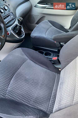 Минивэн Mitsubishi Grandis 2007 в 
