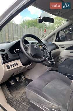 Минивэн Mitsubishi Grandis 2008 в 