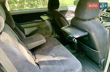 Минивэн Mitsubishi Grandis 2006 в 