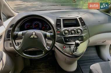 Минивэн Mitsubishi Grandis 2006 в 