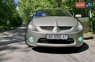 Минивэн Mitsubishi Grandis 2006 в 