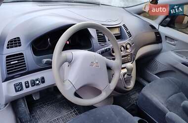 Мінівен Mitsubishi Grandis 2004 в 
