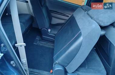 Мінівен Mitsubishi Grandis 2004 в 