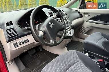 Минивэн Mitsubishi Grandis 2007 в 