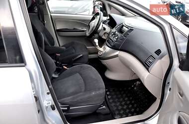 Минивэн Mitsubishi Grandis 2004 в 