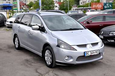 Минивэн Mitsubishi Grandis 2004 в 