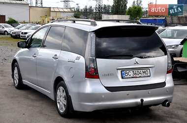 Минивэн Mitsubishi Grandis 2004 в 