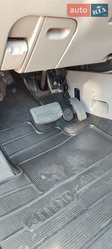 Мінівен Mitsubishi Grandis 2007 в Білій Церкві