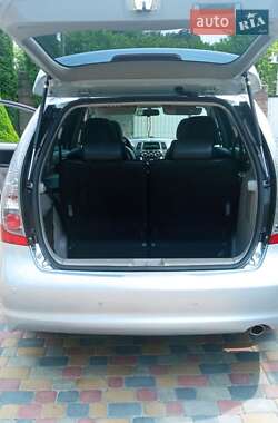 Мінівен Mitsubishi Grandis 2010 в 