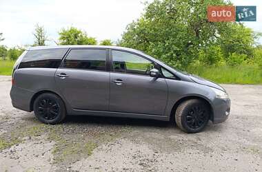 Минивэн Mitsubishi Grandis 2008 в 