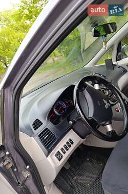 Минивэн Mitsubishi Grandis 2008 в 