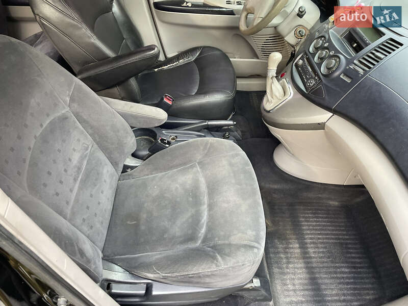 Мінівен Mitsubishi Grandis 2005 в Чернівцях