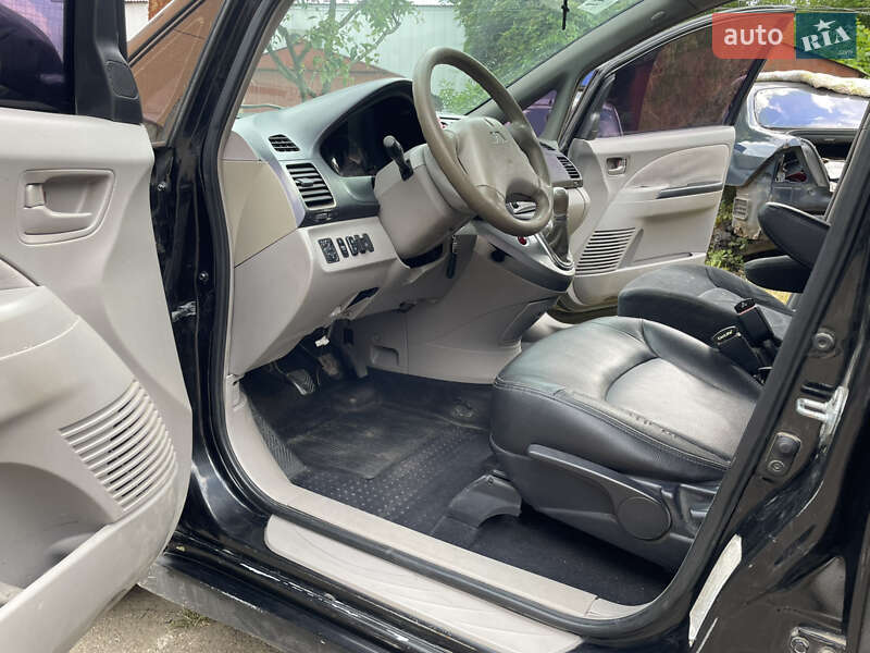 Мінівен Mitsubishi Grandis 2005 в Чернівцях