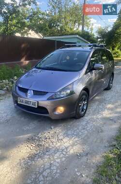 Минивэн Mitsubishi Grandis 2004 в 