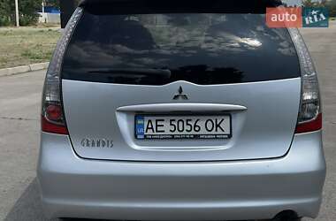 Минивэн Mitsubishi Grandis 2006 в 