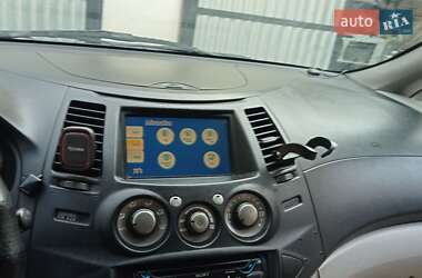 Минивэн Mitsubishi Grandis 2005 в Обертине