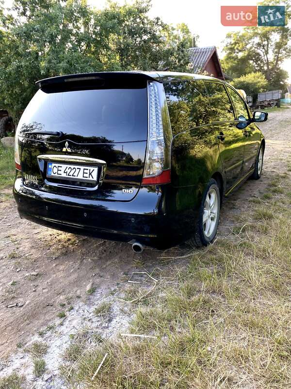 Минивэн Mitsubishi Grandis 2005 в Обертине