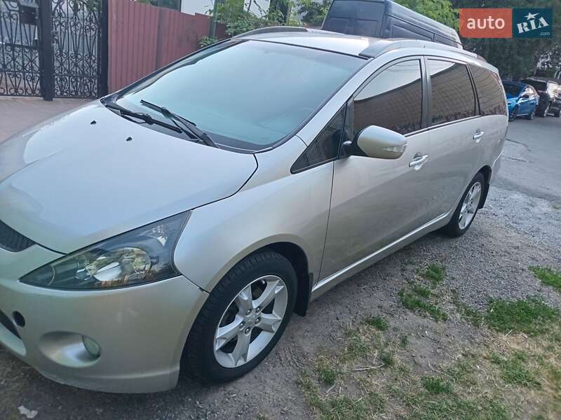 Mitsubishi Grandis 2007