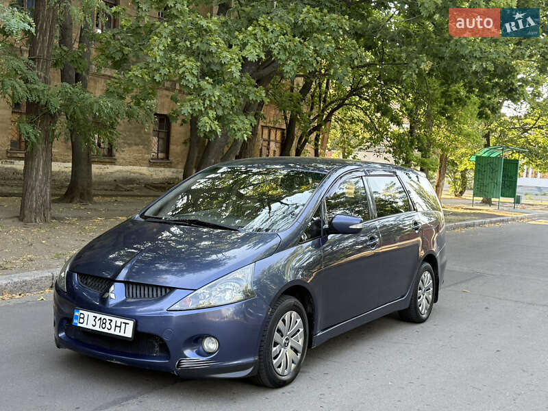 Минивэн Mitsubishi Grandis 2006 в 