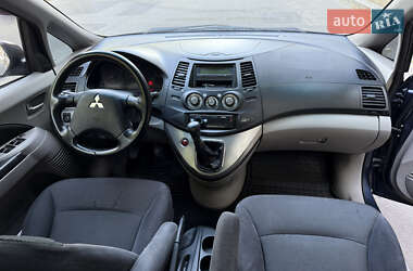 Минивэн Mitsubishi Grandis 2006 в 