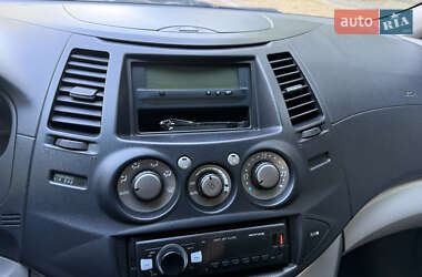 Минивэн Mitsubishi Grandis 2006 в 