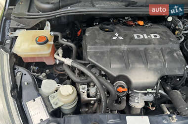 Минивэн Mitsubishi Grandis 2010 в 