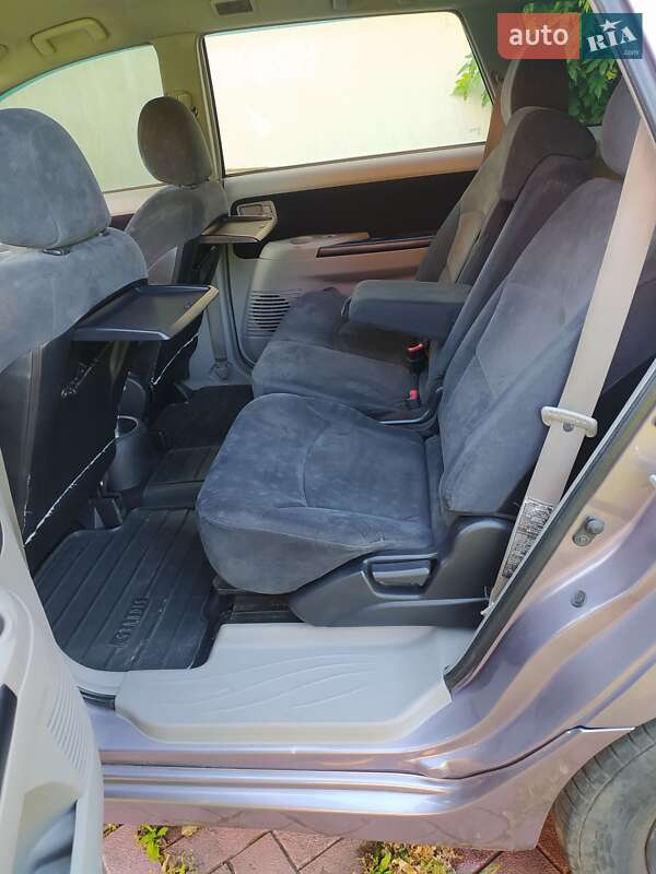 Mitsubishi Grandis 2005