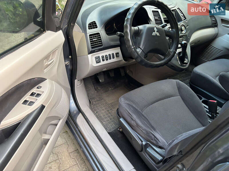 Минивэн Mitsubishi Grandis 2007 в Мошнах