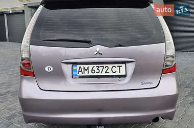 Минивэн Mitsubishi Grandis 2006 в 