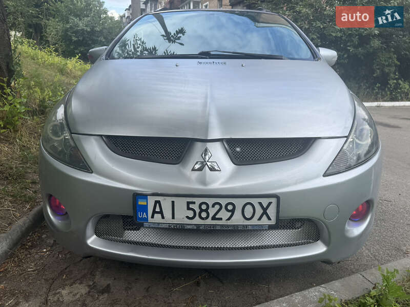 Mitsubishi Grandis 2006