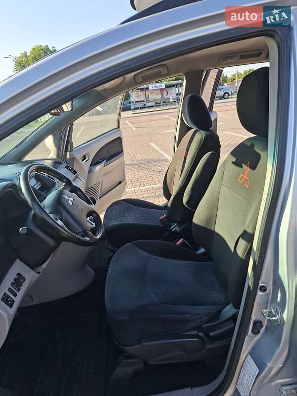 Минивэн Mitsubishi Grandis 2006 в Черновцах